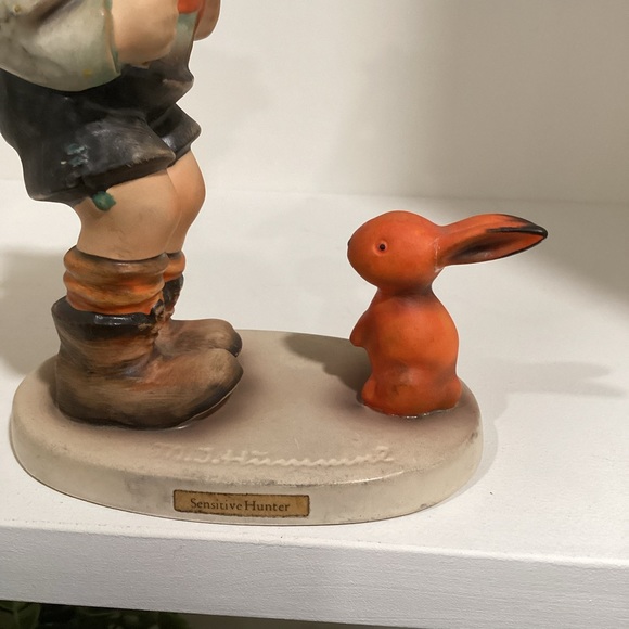 Goebel Hummel Figurine #6/I "Sensitive Hunter" - Picture 2 of 6